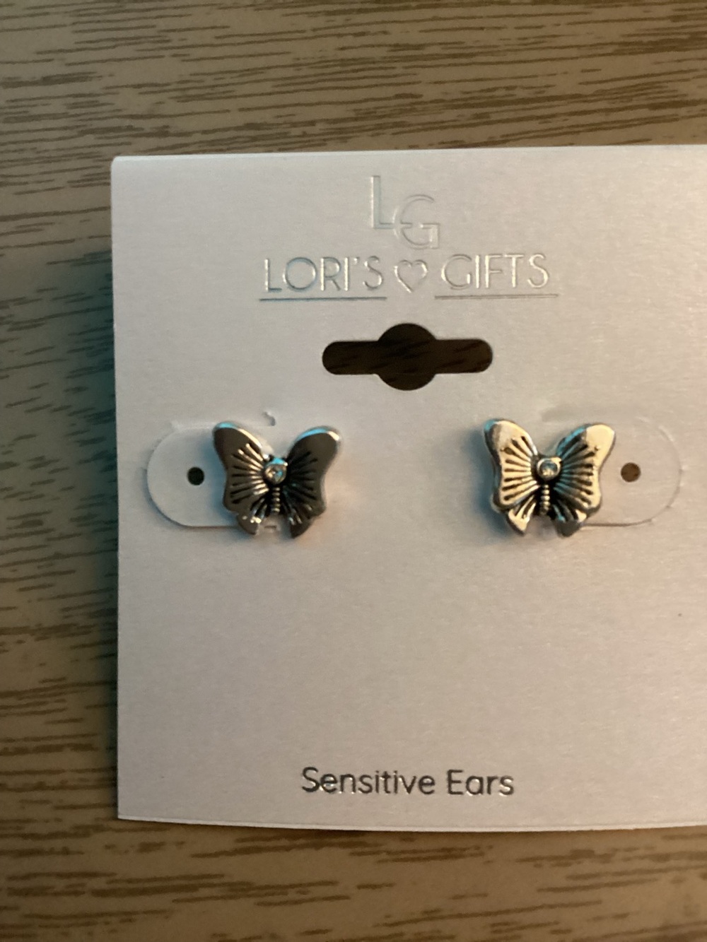 Lori’s Gifts Silvertone Butterfly Earrings New - Picture 4 of 7